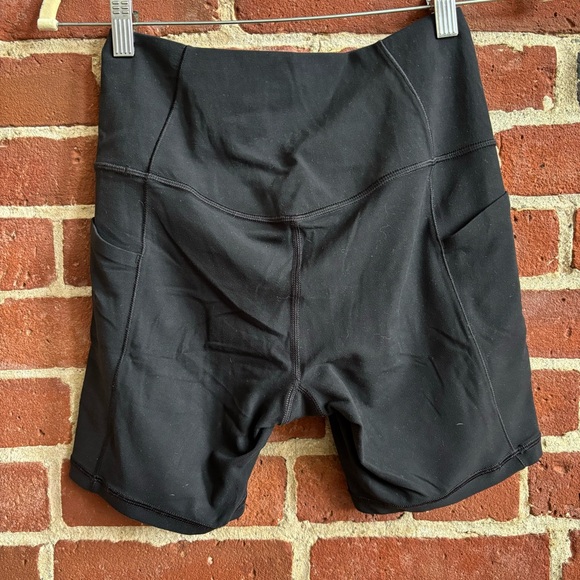 Athleta Salutation Short 7" - Picture 2 of 7